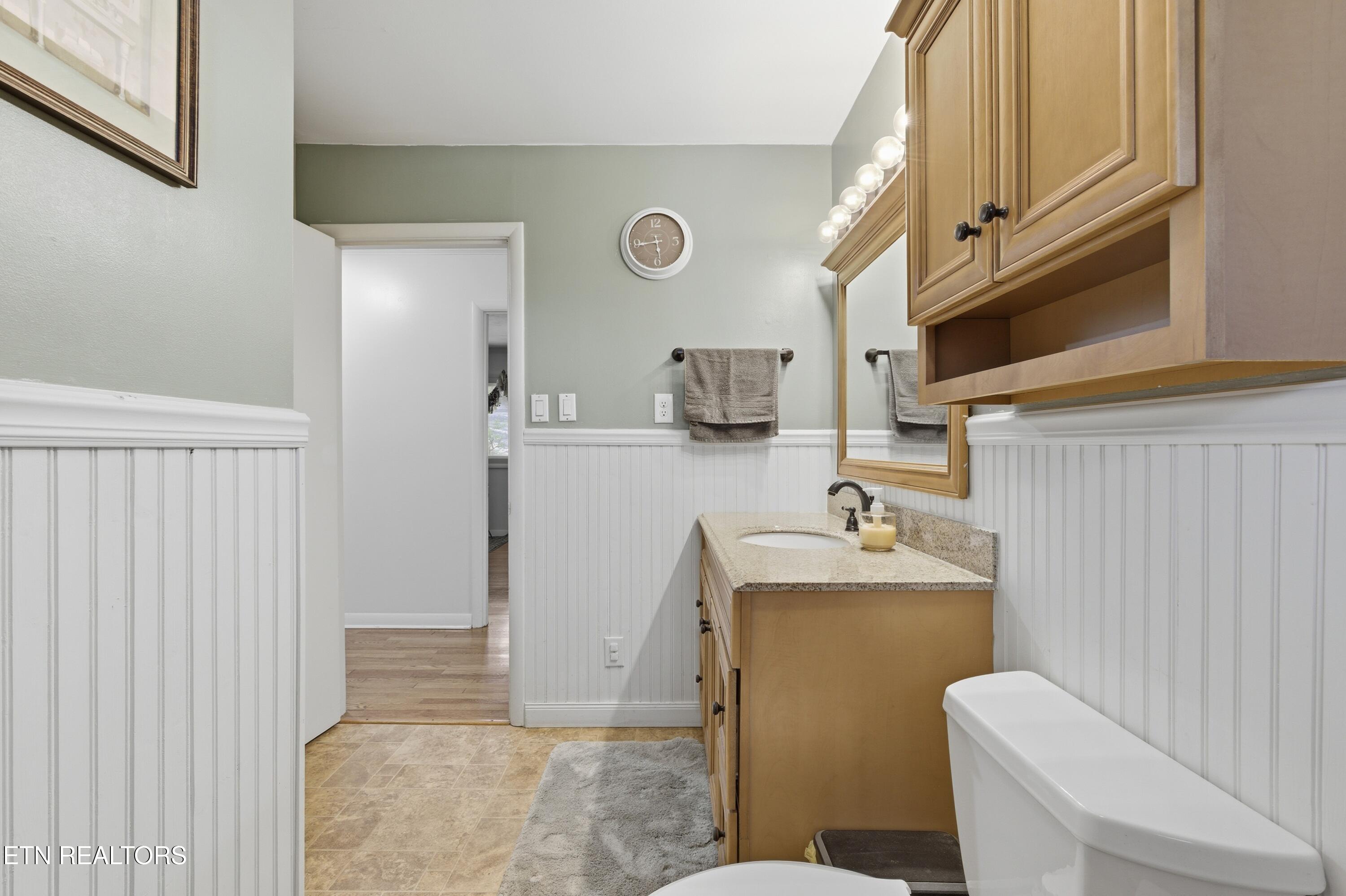 402 Bluff Road Kingston, TN 37763 - Photo 19 of 39 1N9A7557