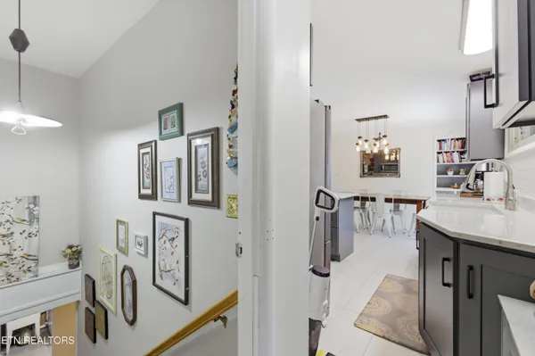 $450,000 | 402 Bluff Road, Kingston, TN 37763