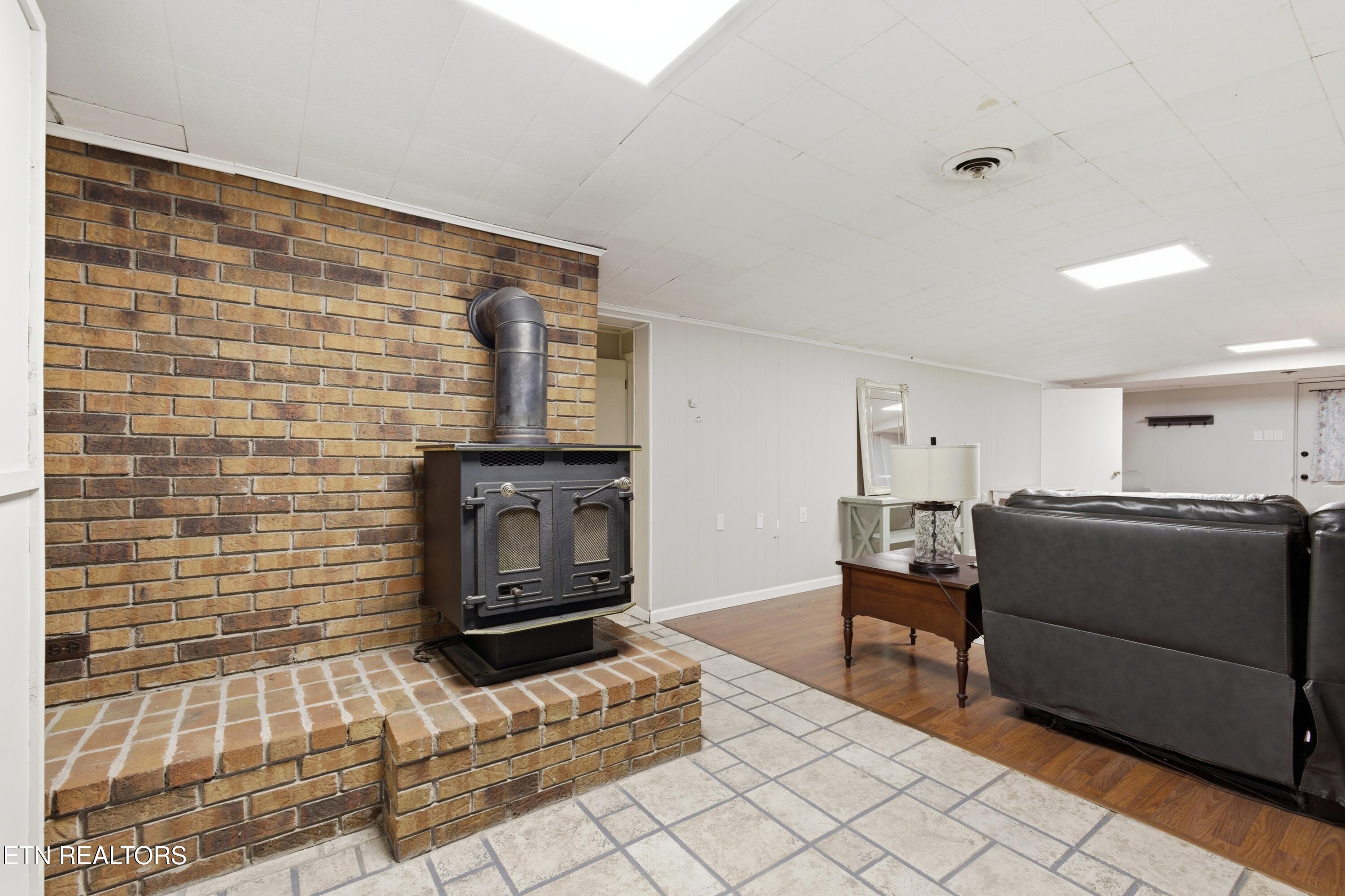 402 Bluff Road Kingston, TN 37763 - Photo 24 of 39 1N9A7662