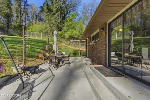 $450,000 | 402 Bluff Road, Kingston, TN 37763