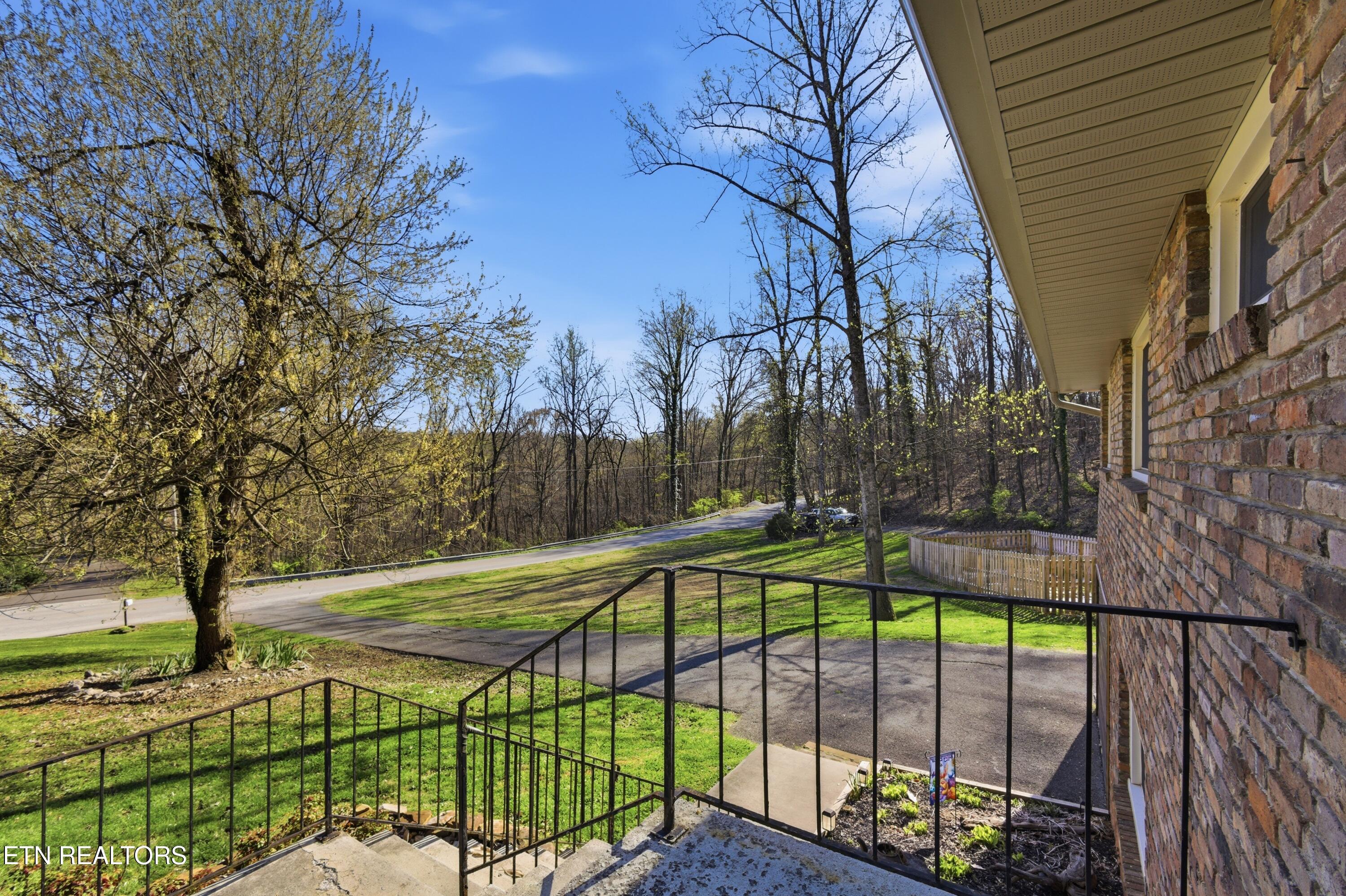 402 Bluff Road Kingston, TN 37763 - Photo 33 of 39 1N9A7472