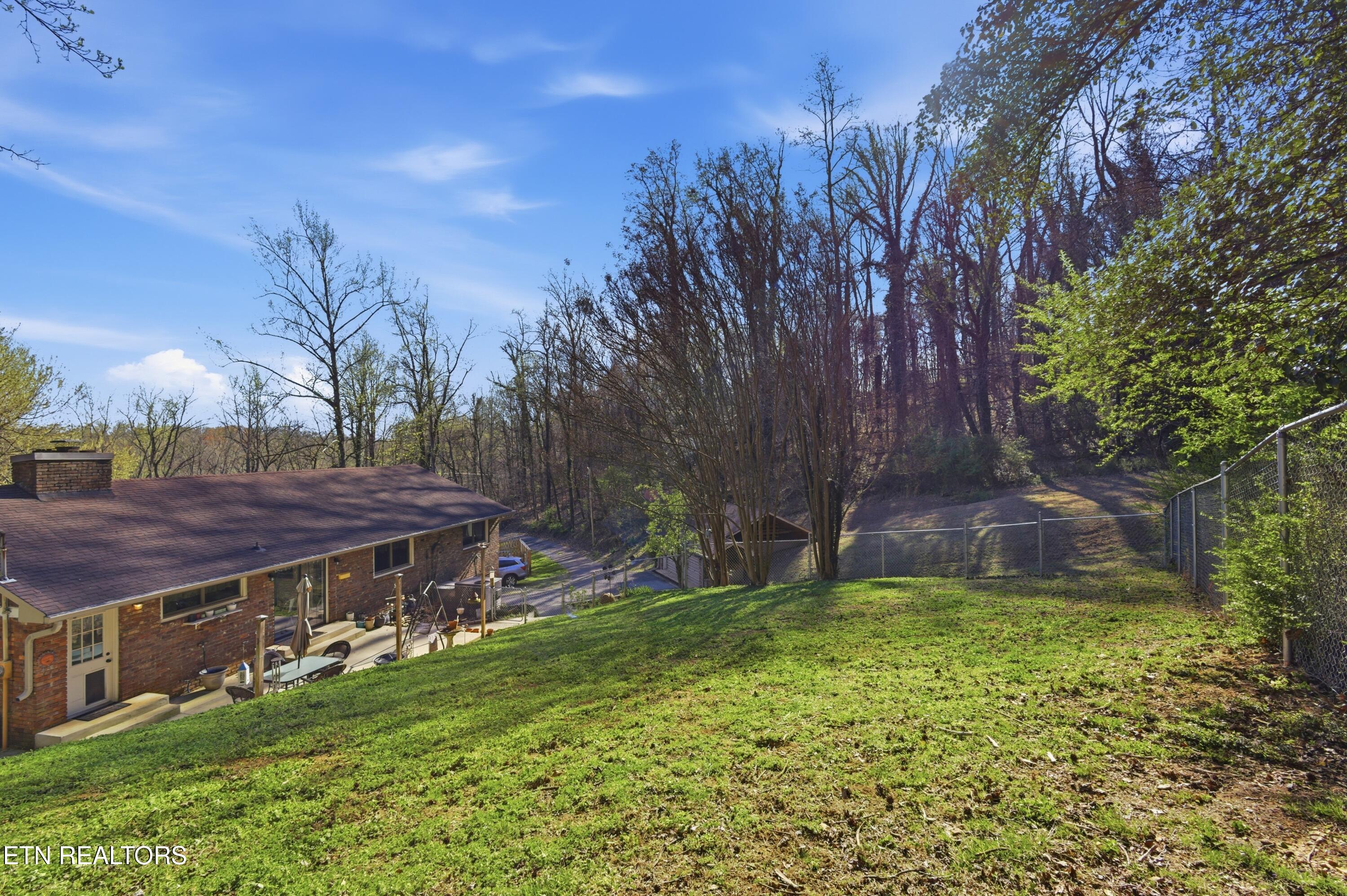 402 Bluff Road Kingston, TN 37763 - Photo 35 of 39 1N9A7492