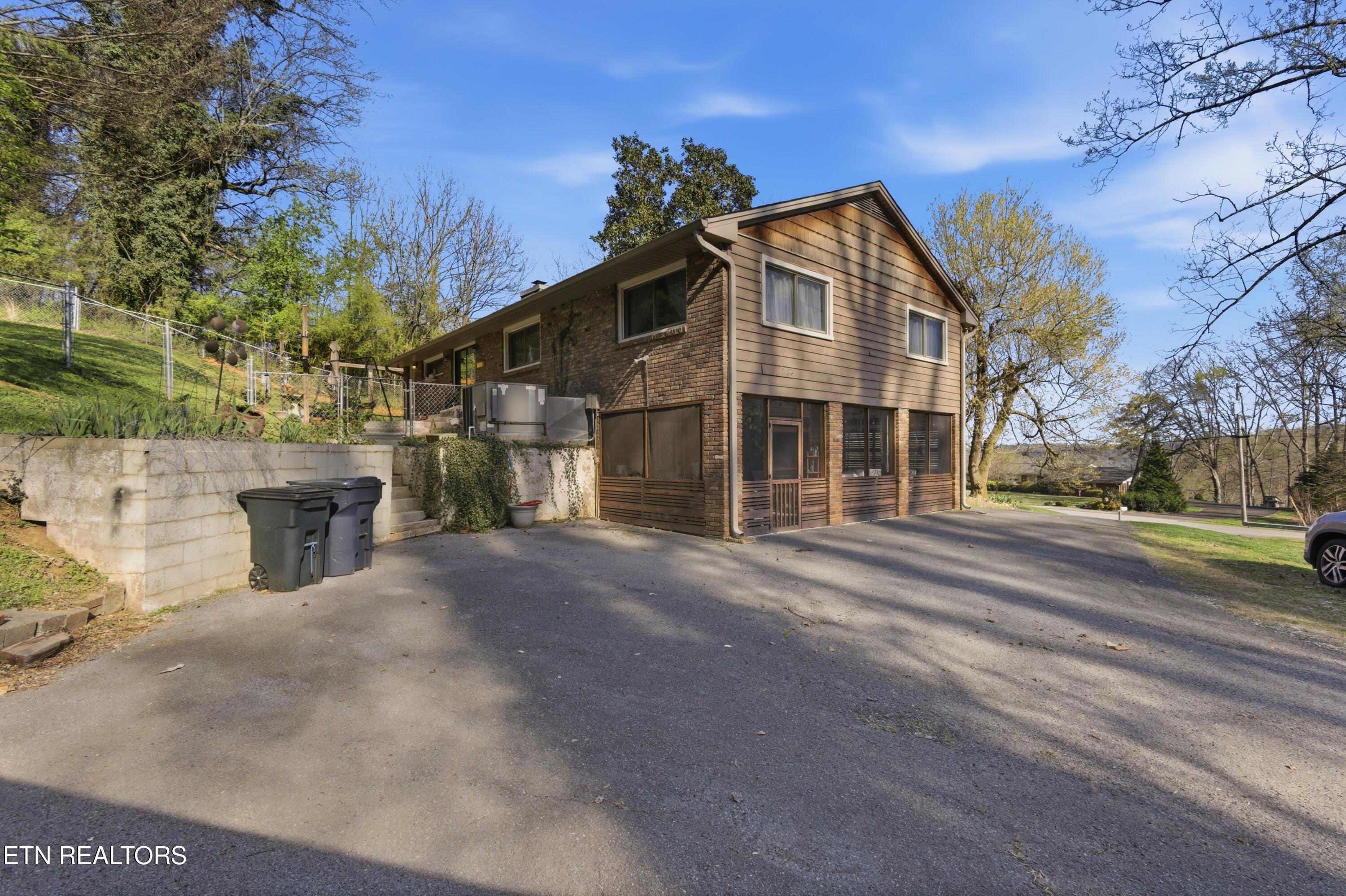 402 Bluff Road Kingston, TN 37763 - Photo 38 of 39 1N9A7457