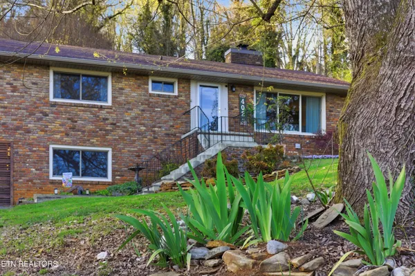 $450,000 | 402 Bluff Road, Kingston, TN 37763