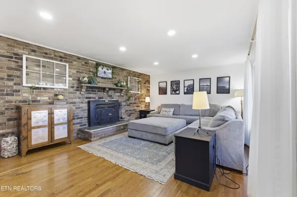 $450,000 | 402 Bluff Road, Kingston, TN 37763