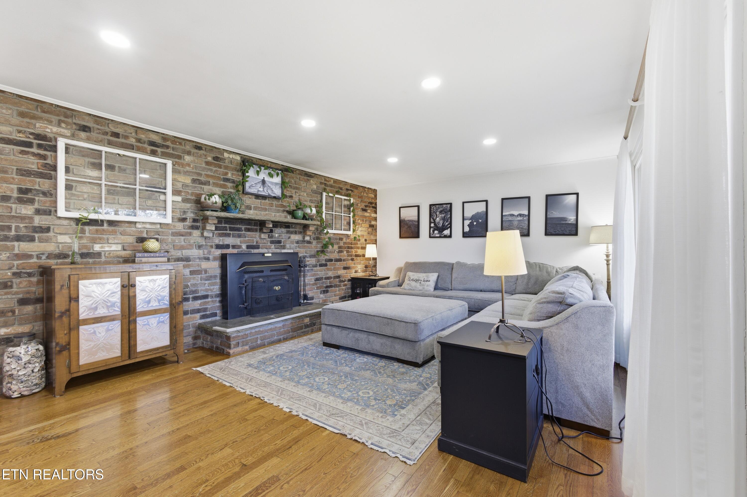 402 Bluff Road Kingston, TN 37763 - Photo 5 of 39 1N9A7517