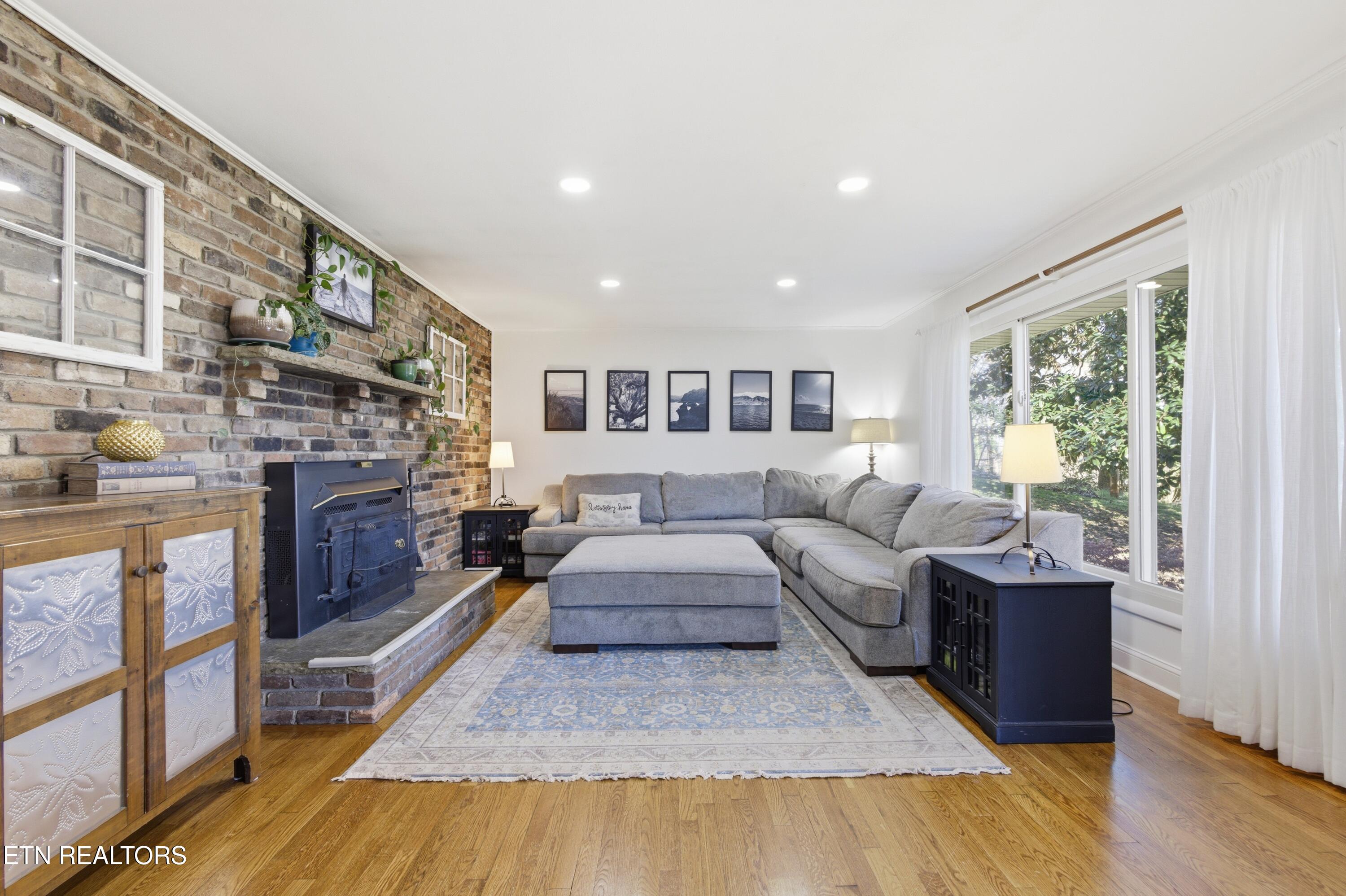 402 Bluff Road Kingston, TN 37763 - Photo 6 of 39 1N9A7512