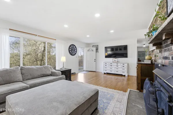 $450,000 | 402 Bluff Road, Kingston, TN 37763