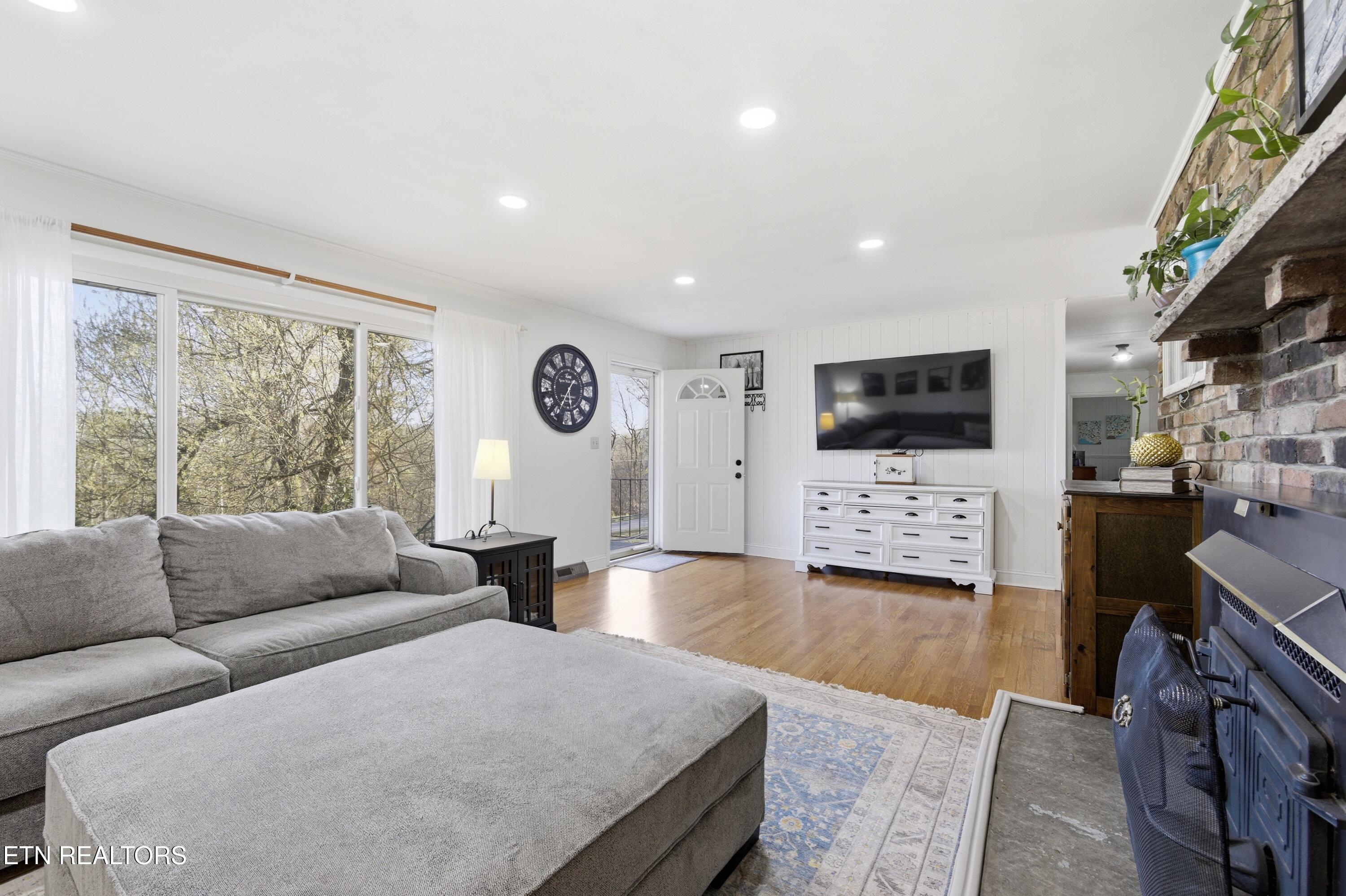 402 Bluff Road Kingston, TN 37763 - Photo 7 of 39 1N9A7522