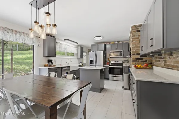 $450,000 | 402 Bluff Road, Kingston, TN 37763