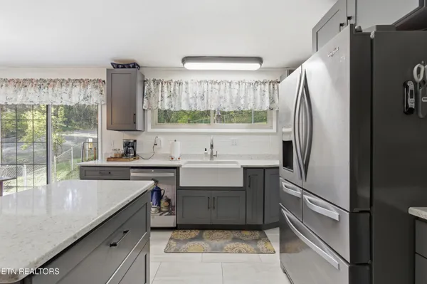 $450,000 | 402 Bluff Road, Kingston, TN 37763