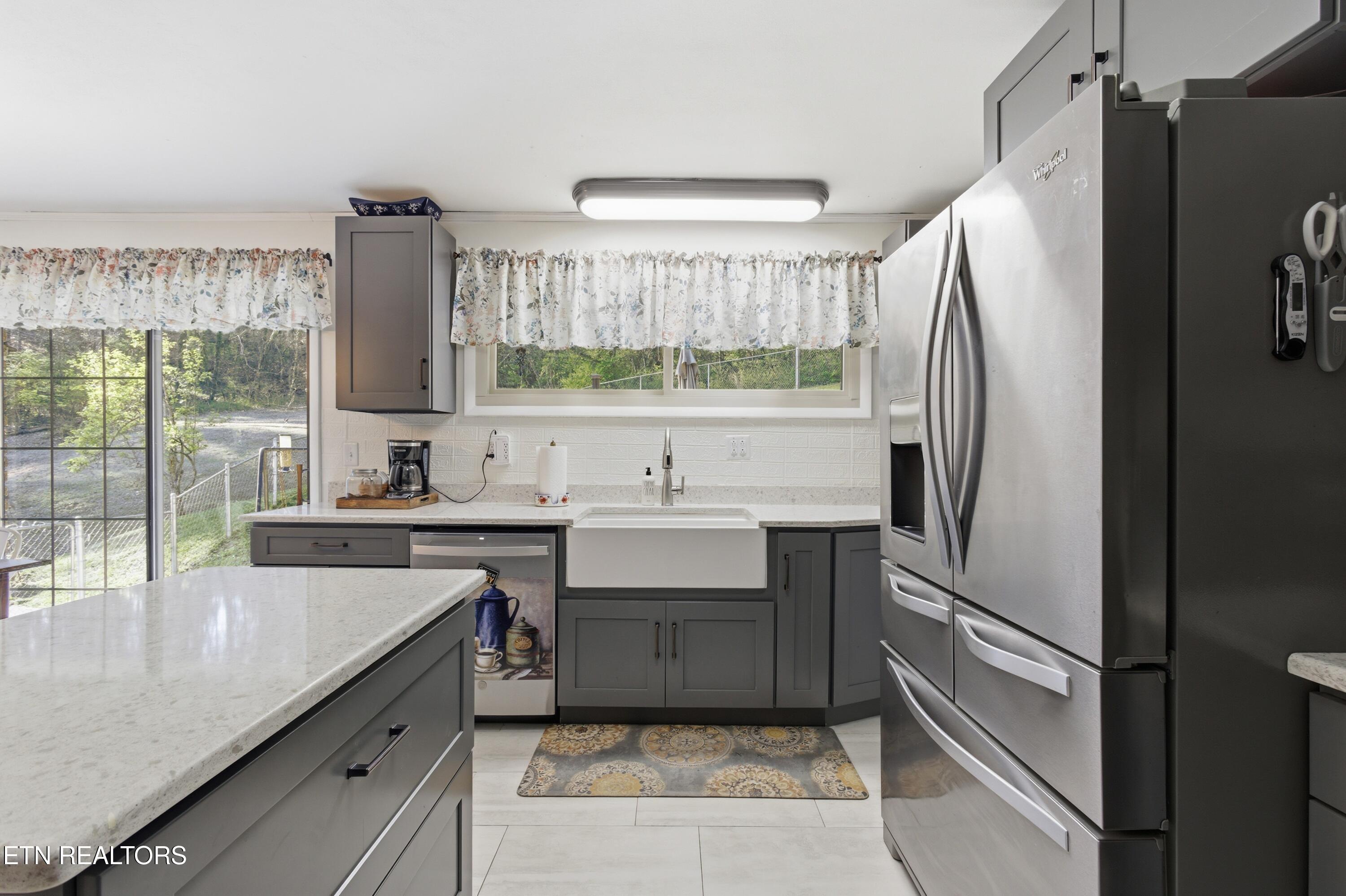 402 Bluff Road Kingston, TN 37763 - Photo 9 of 39 1N9A7537