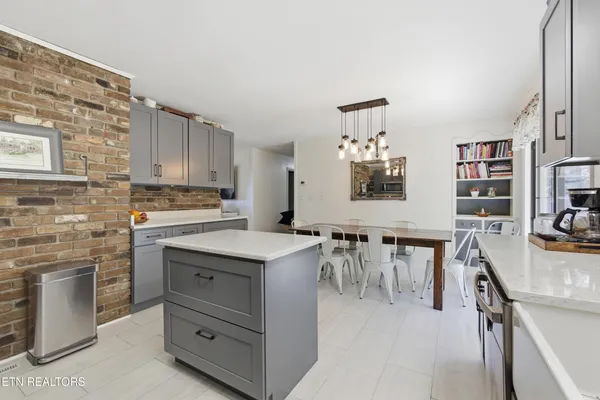 $450,000 | 402 Bluff Road, Kingston, TN 37763