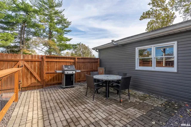 $239,000 | 205 South 3rd Street, Dahlgren, IL 62828