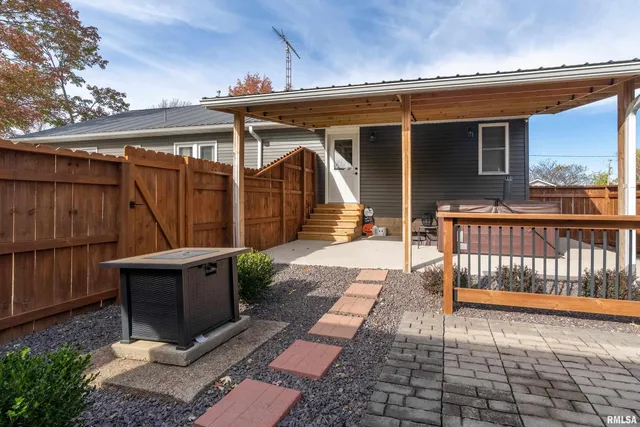 $239,000 | 205 South 3rd Street, Dahlgren, IL 62828