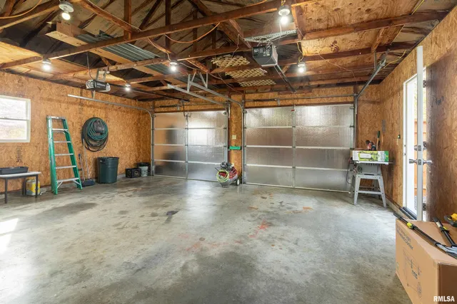 $239,000 | 205 South 3rd Street, Dahlgren, IL 62828