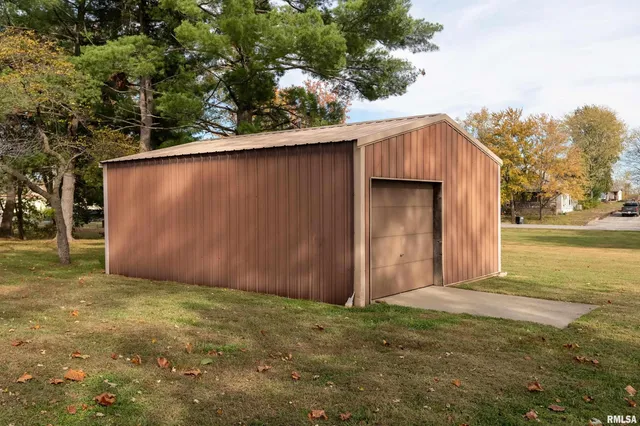 $239,000 | 205 South 3rd Street, Dahlgren, IL 62828