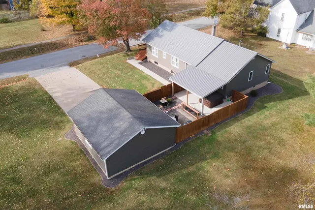 $239,000 | 205 South 3rd Street, Dahlgren, IL 62828