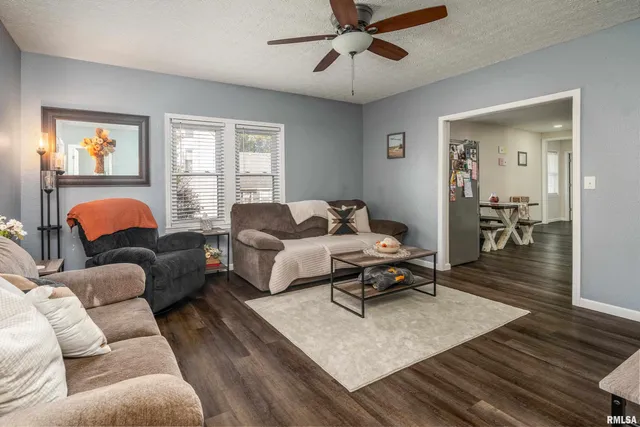 $239,000 | 205 South 3rd Street, Dahlgren, IL 62828