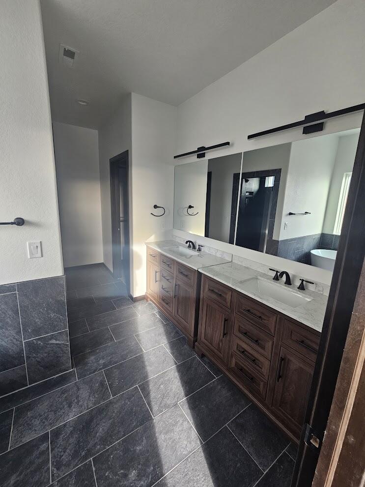2240 Excalibur Way, Unit HB31) Sheridan, WY 82801 - Photo 15 of 31 20251201_144654