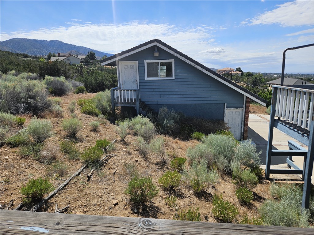 2831 Cygnet Road Pinon Hills, CA 92372 - Photo 26 of 32 Side view of detached 3 car garage