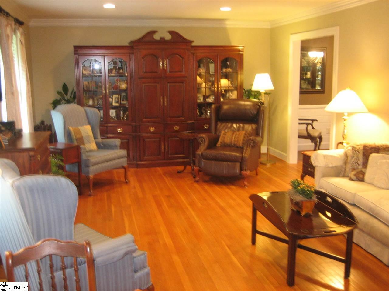 121 Lullwater Road Greenville, SC 29607 - Photo 10 of 36 Gallery Image 10