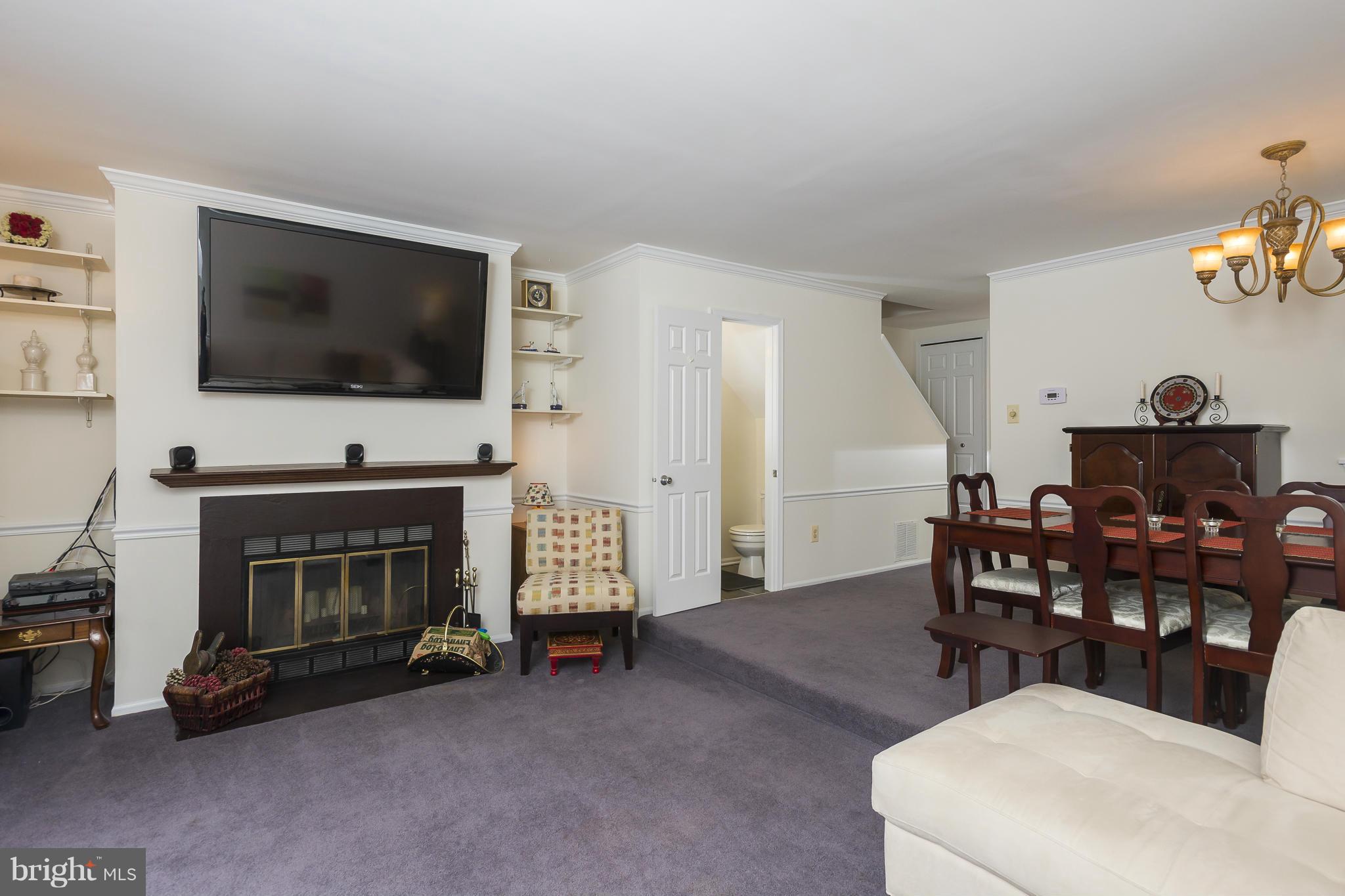 7417 Setting Sun Way Columbia, MD 21046 - Photo 12 of 27 Living Room