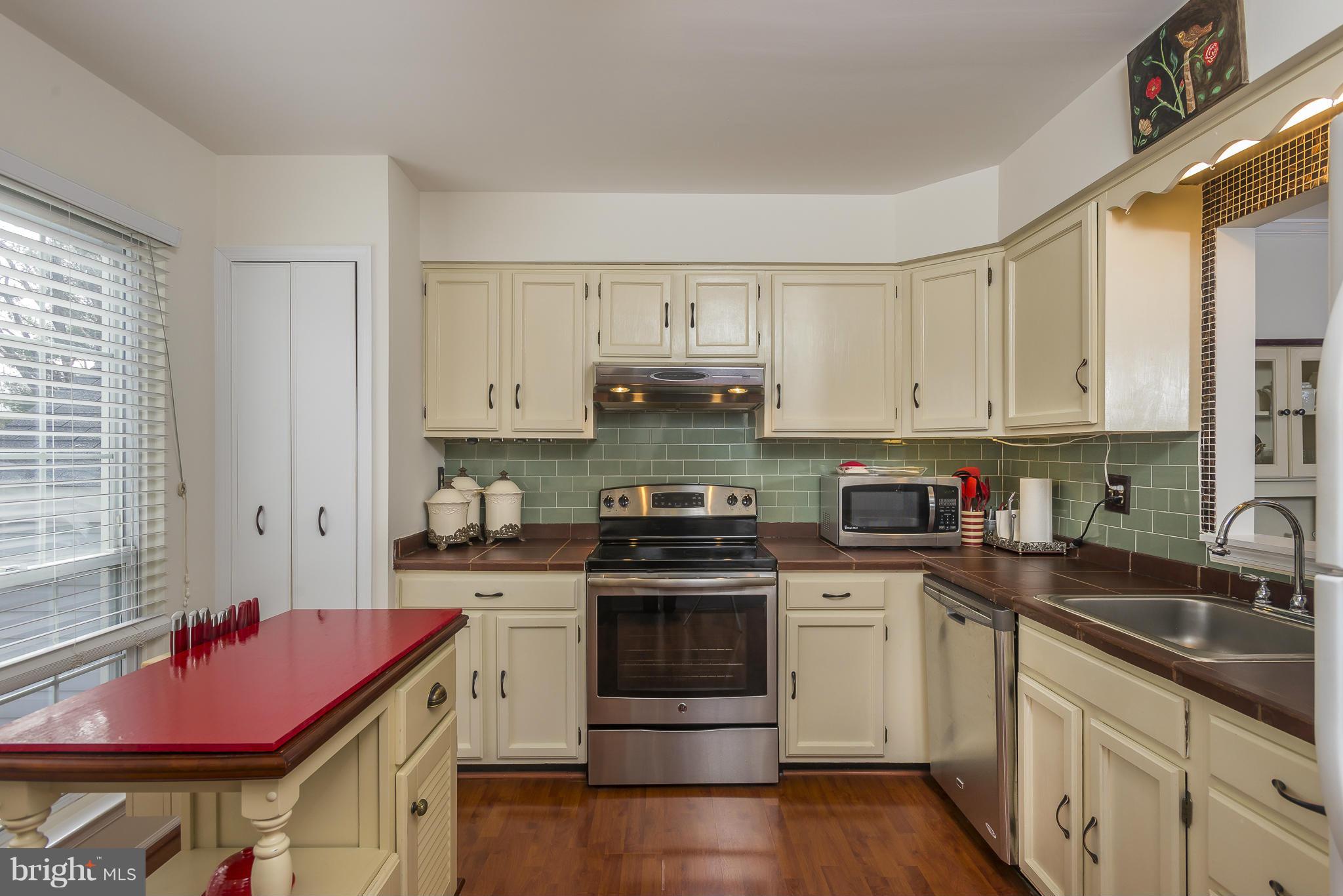 7417 Setting Sun Way Columbia, MD 21046 - Photo 3 of 27 Kitchen