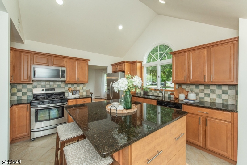 19 Matthew Road Wayne, NJ 07470 - Photo 7 of 24