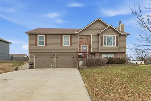 $325,000 | 299 Rawlings Drive, Tonganoxie, KS 66086