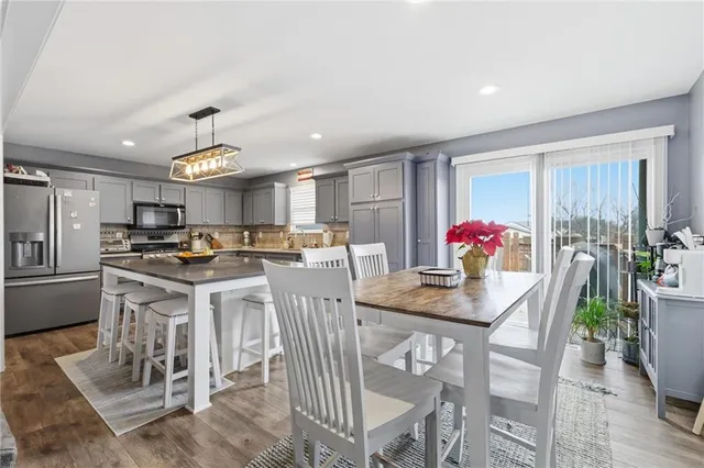 $325,000 | 299 Rawlings Drive, Tonganoxie, KS 66086