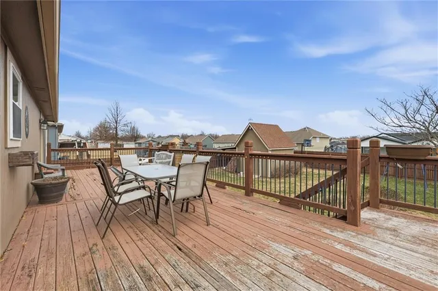 $325,000 | 299 Rawlings Drive, Tonganoxie, KS 66086