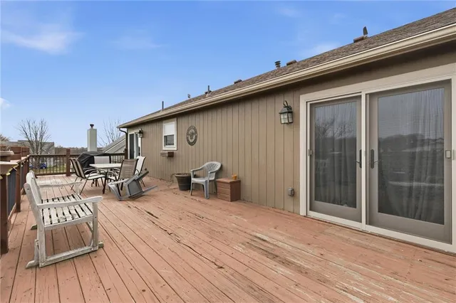 $325,000 | 299 Rawlings Drive, Tonganoxie, KS 66086