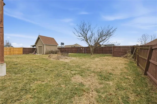 $325,000 | 299 Rawlings Drive, Tonganoxie, KS 66086