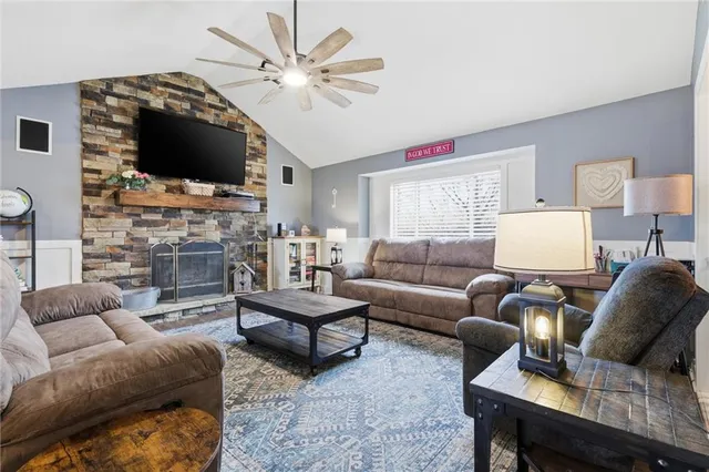 $325,000 | 299 Rawlings Drive, Tonganoxie, KS 66086