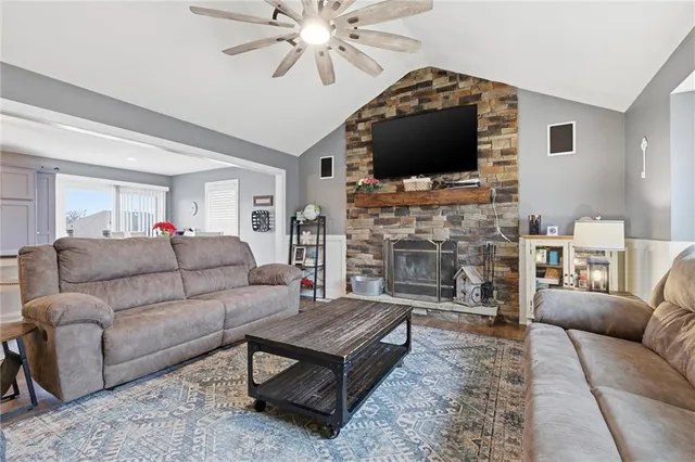 $325,000 | 299 Rawlings Drive, Tonganoxie, KS 66086