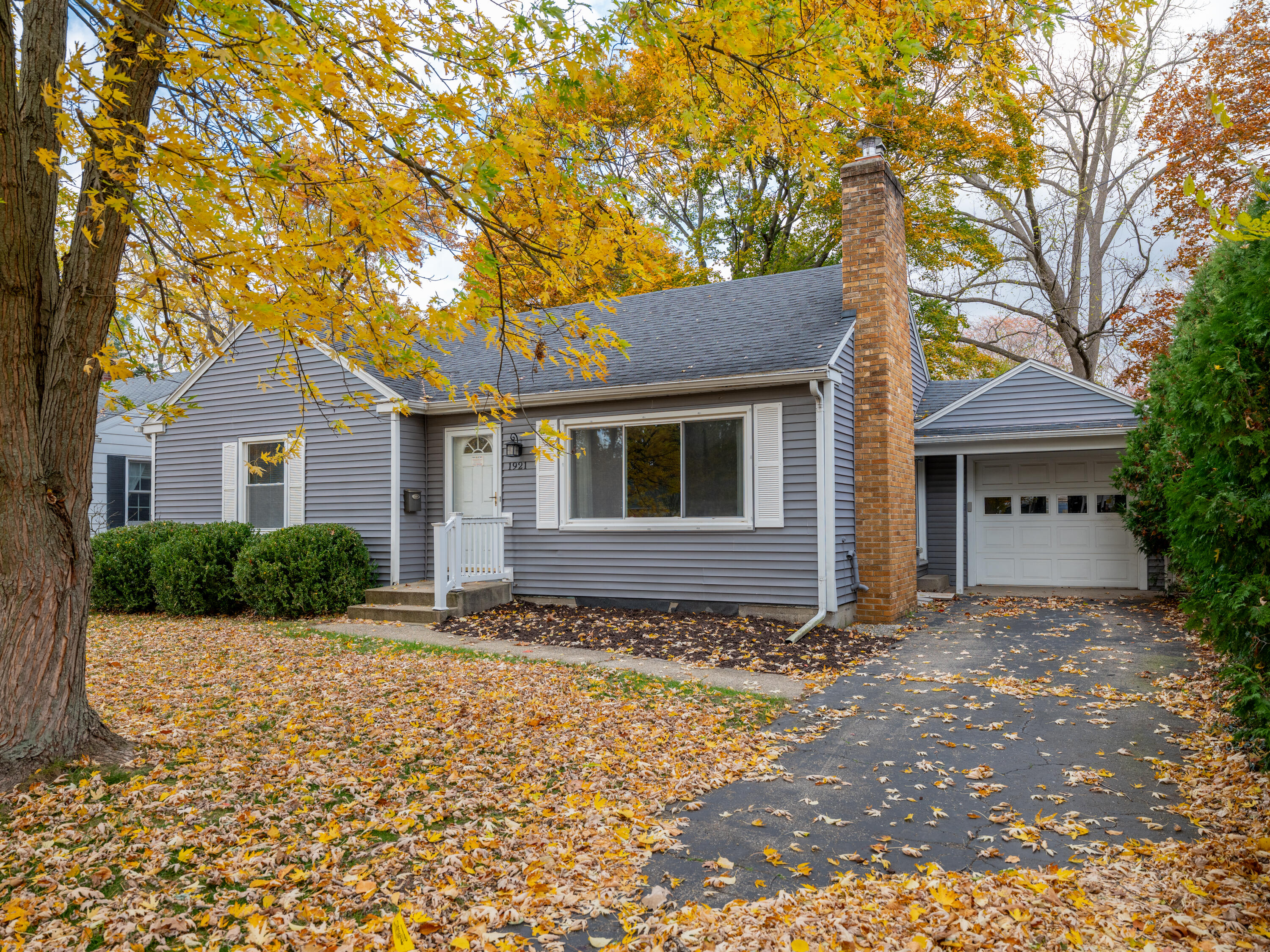 1921 Banbury Road Kalamazoo, MI 49001 - Photo 1 of 24 1921 Banbury Rd-101