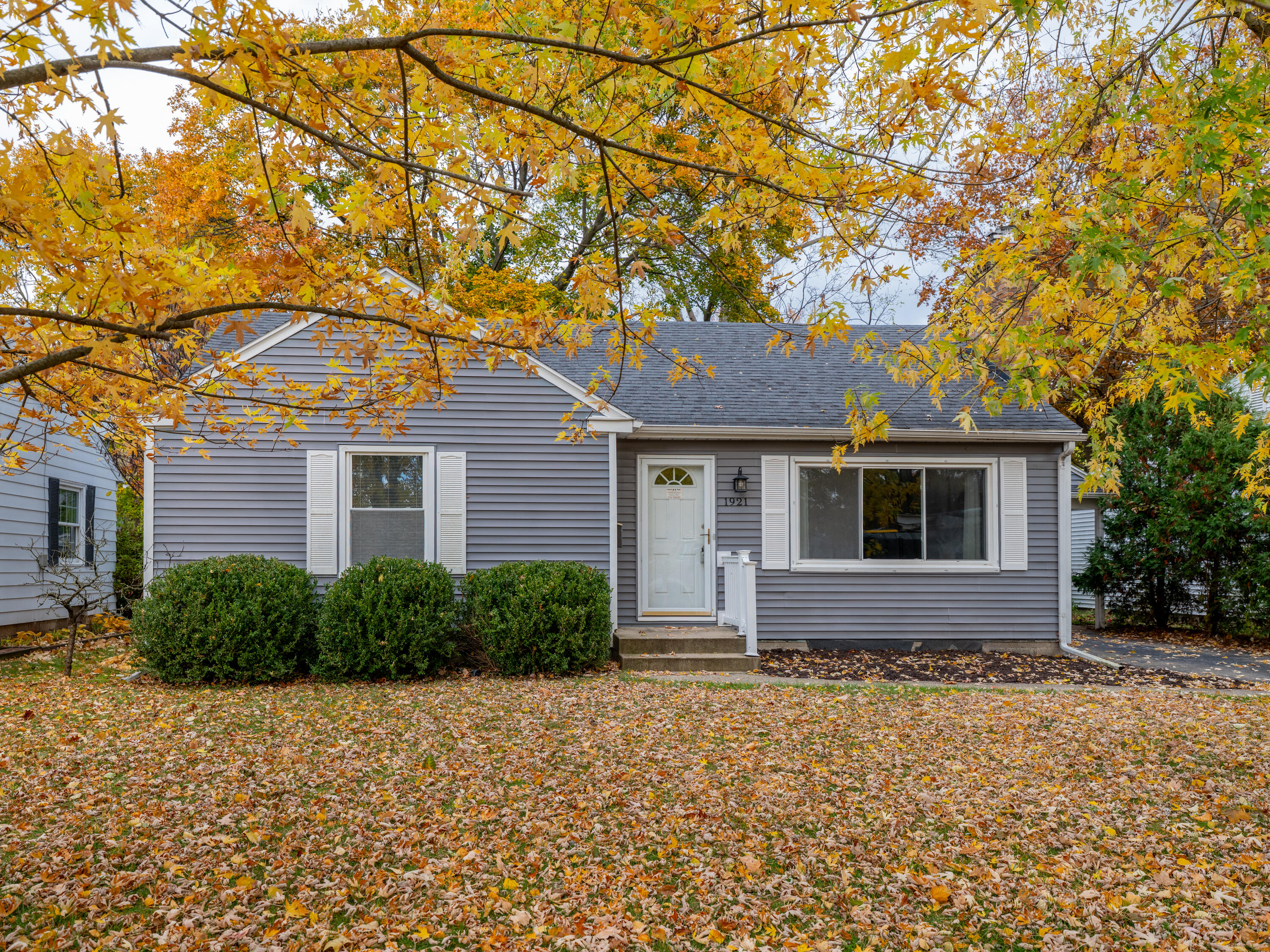 1921 Banbury Road Kalamazoo, MI 49001 - Photo 2 of 24 1921 Banbury Rd-102