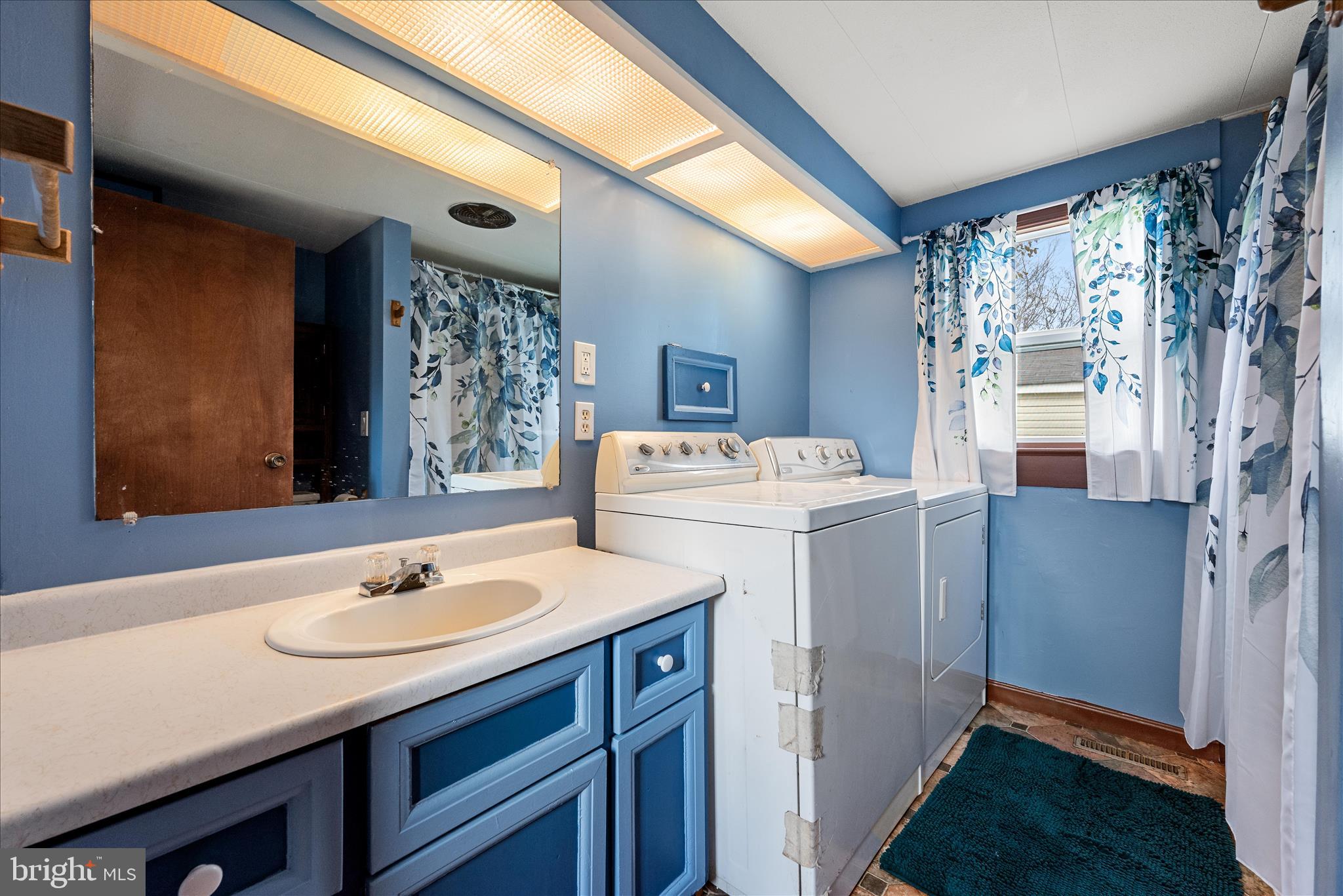 53 Anvil Road Kearneysville, WV 25430 - Photo 20 of 44 a utility room with dryer and washer
