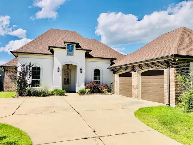 $2,700 | 240 Danielle Drive, Benton, LA 71006