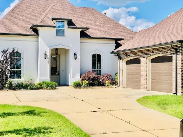 $2,700 | 240 Danielle Drive, Benton, LA 71006