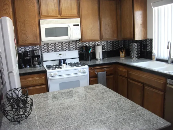 $2,800 | 49225 Eisenhower Drive, Indio, CA 92201