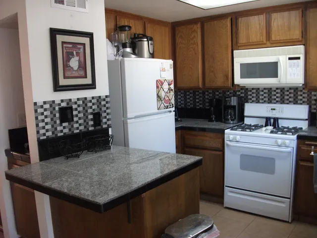 $2,800 | 49225 Eisenhower Drive, Indio, CA 92201