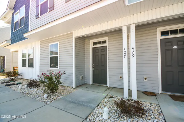 $267,500 | 427 Sunfish Lane, Sneads Ferry, NC 28460
