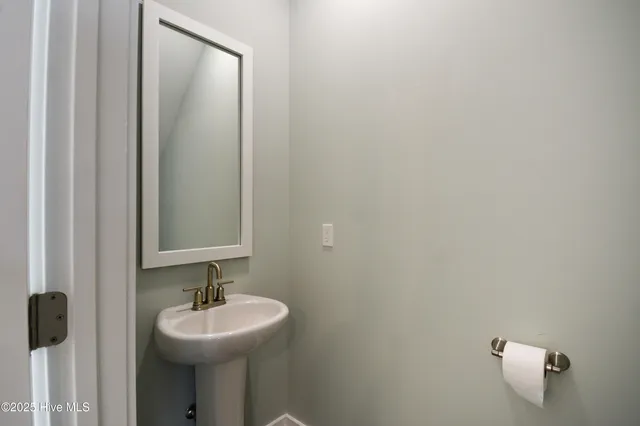 $267,500 | 427 Sunfish Lane, Sneads Ferry, NC 28460