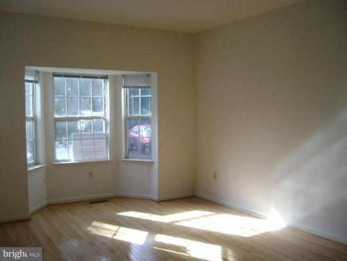 2714 Hunters Gate Terrace Silver Spring, MD 20904 - Photo 3 of 9 Living Room