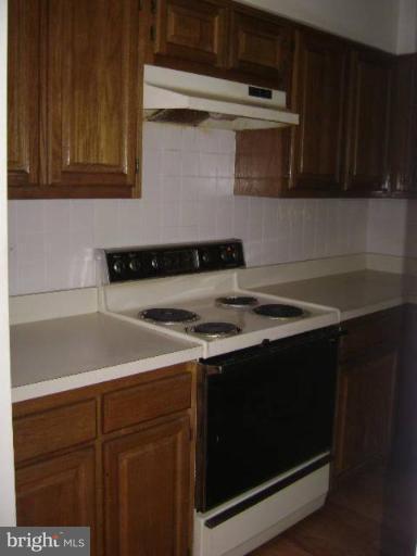 2714 Hunters Gate Terrace Silver Spring, MD 20904 - Photo 5 of 9 Kitchen