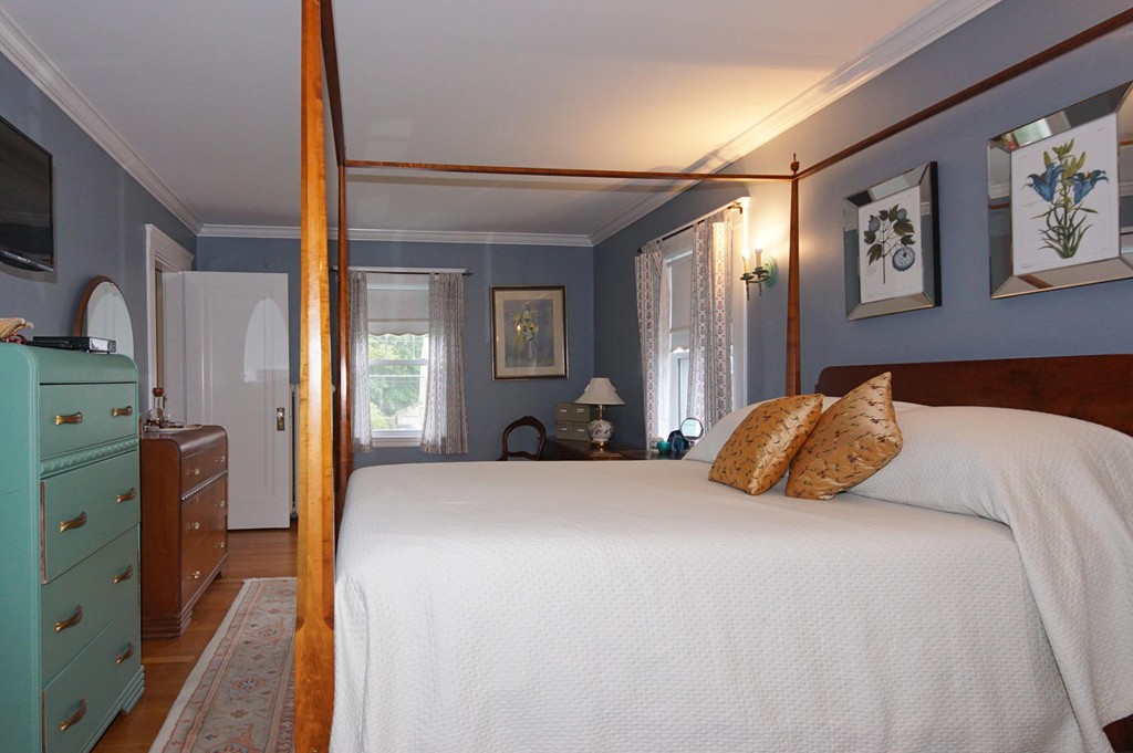 64 Oak Ridge Road Medford, MA 02155 - Photo 19 of 28