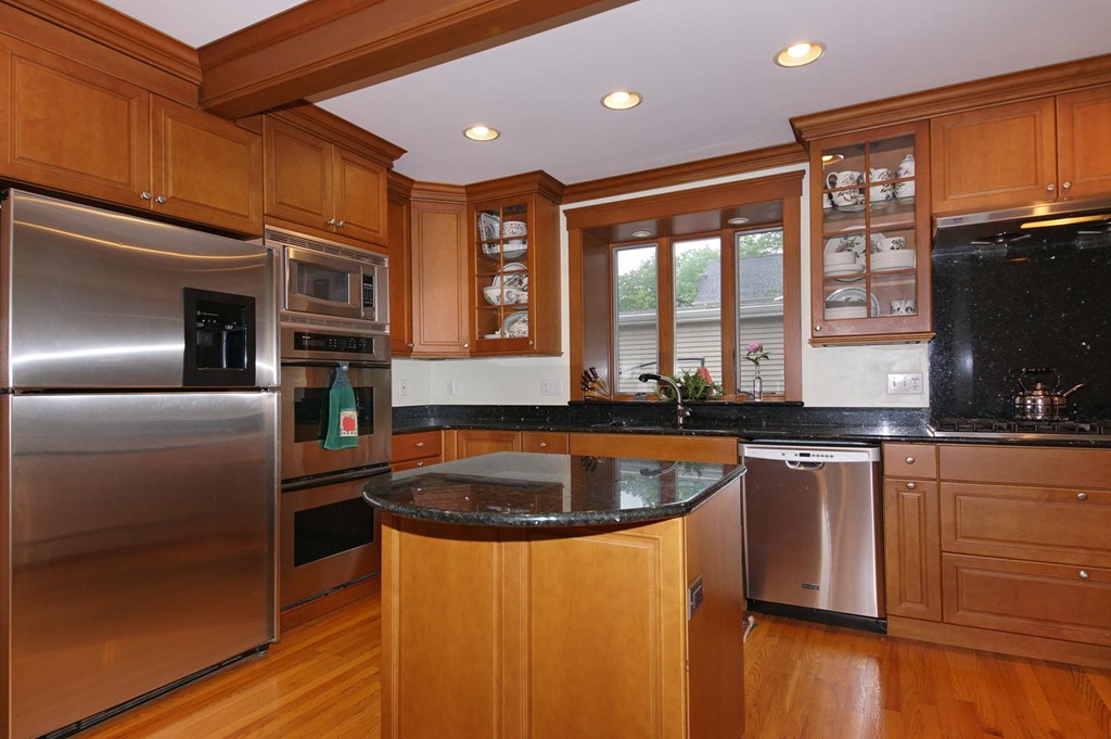 64 Oak Ridge Road Medford, MA 02155 - Photo 8 of 28
