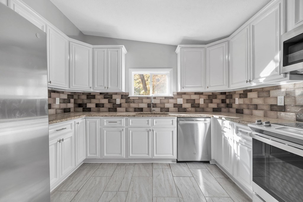305 Denver Street Springfield, MA 01109 - Photo 11 of 42 Gallery Image 11